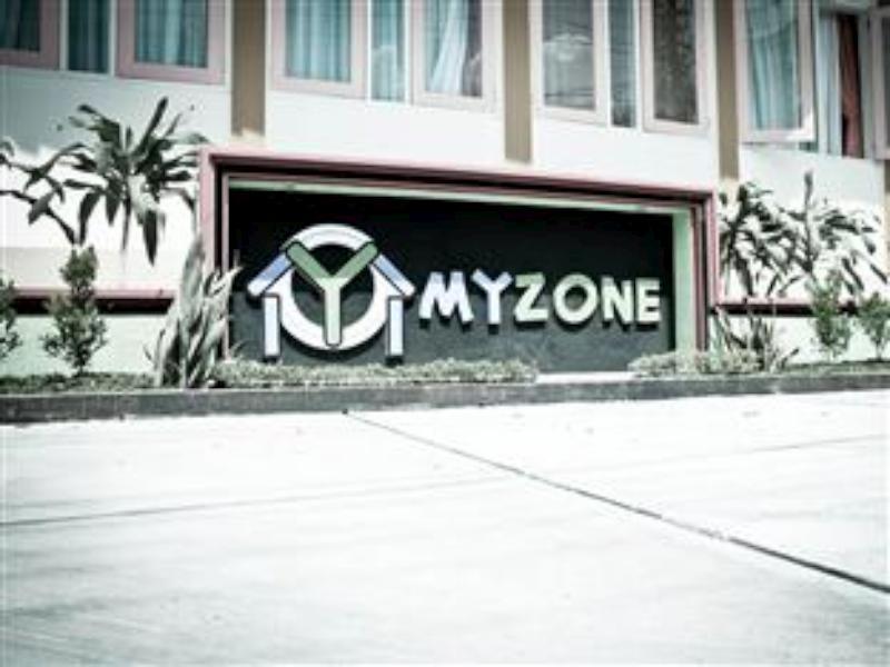 Hotel Myzone Homtel Semarang Exterior foto