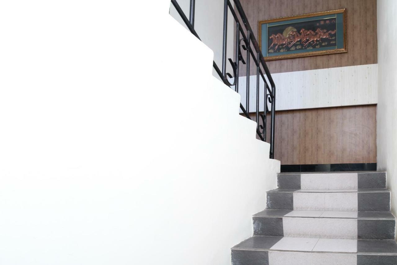 Hotel Myzone Homtel Semarang Exterior foto